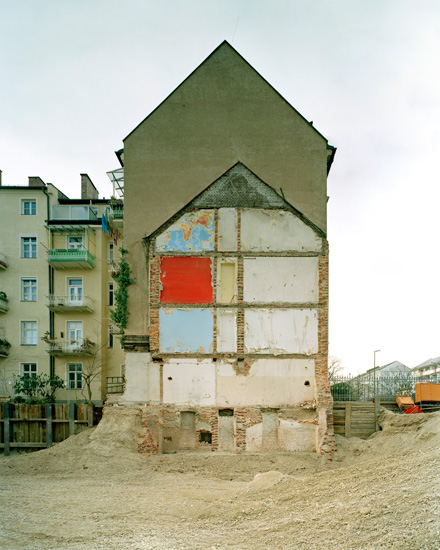   I  <b>title:</b> “photography of architectural remains“ 03